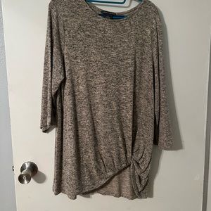 Quarter-sleeve blouse. Brand: Chelsea & Theodore. Size: xl. Color: multi